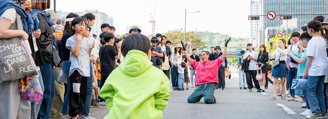 2025 수원연극축제 연극 모습입니다. 자세한 내용은 아래 본문 참고해 주시기 바랍니다.